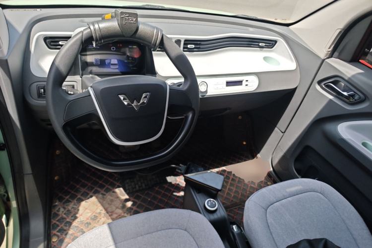 Used Wuling Hongguang MINIEV 2022 Macaron Premium Model – Lithium Iron Phosphate Center Console