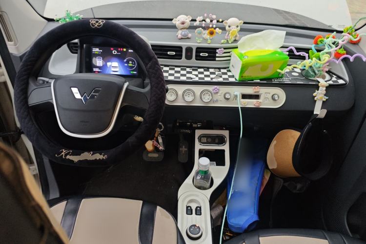 Used Wuling Hongguang MINIEV 2022 Macaron Fashion Model Lithium Iron Phosphate Center Console