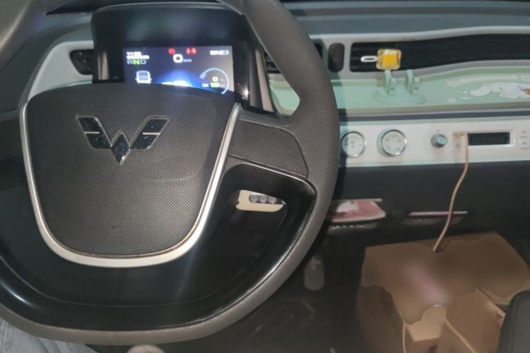 Used Wuling Hongguang MINIEV 2022 Macaron Premium Model – Lithium Iron Phosphate Center Console