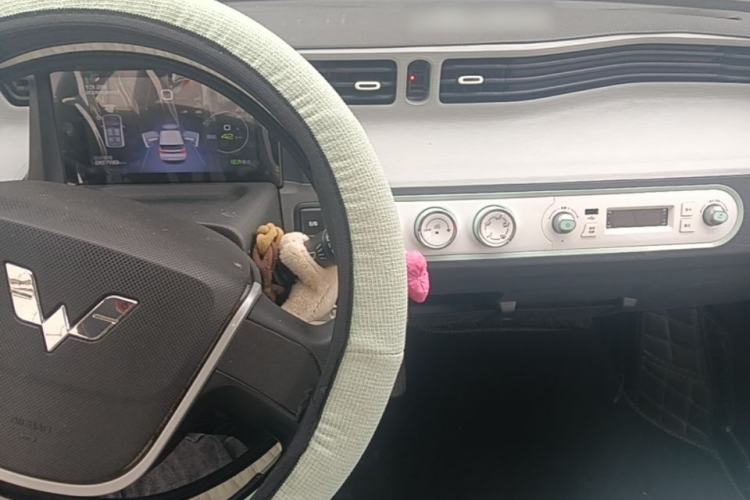 Used Wuling Hongguang MINIEV 2022 Macaron Premium Model – Lithium Ternary Battery Center Console