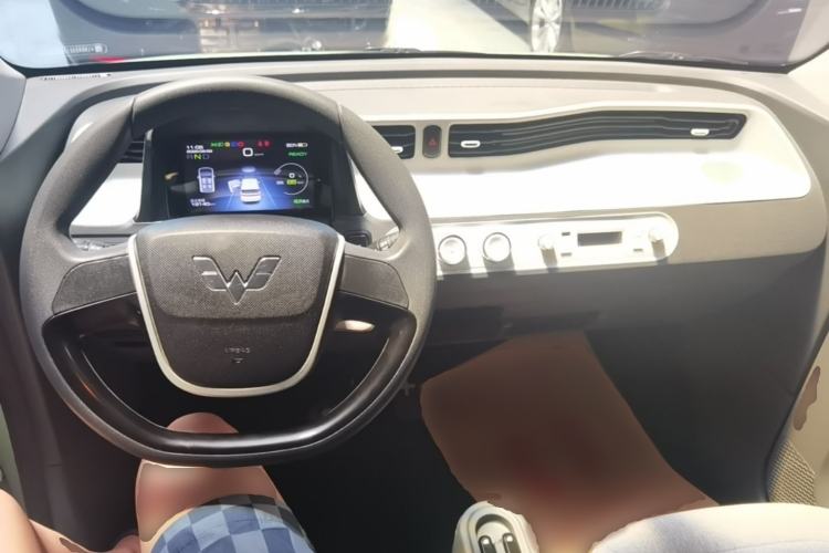Used Wuling Hongguang MINIEV 2022 Macaron Premium Model – Lithium Iron Phosphate Center Console