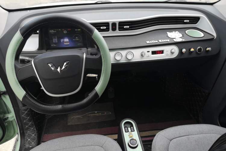 Used Wuling Hongguang MINIEV 2022 Macaron Premium Model – Lithium Ternary Battery Center Console