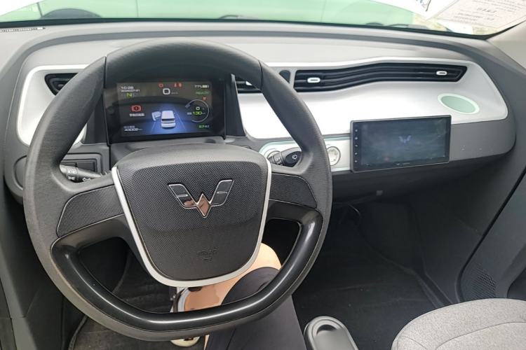 Used Wuling Hongguang MINIEV 2022 Macaron Premium Model – Lithium Iron Phosphate Center Console