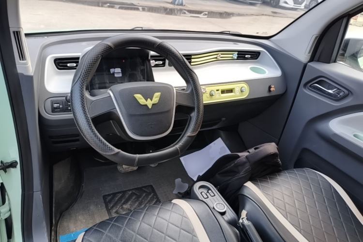 Used Wuling Hongguang MINIEV 2022 Macaron Fashion Model Lithium Iron Phosphate Center Console