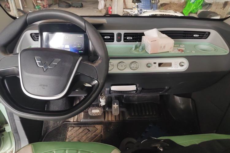 Used Wuling Hongguang MINIEV 2022 Macaron Premium Model – Lithium Iron Phosphate Center Console