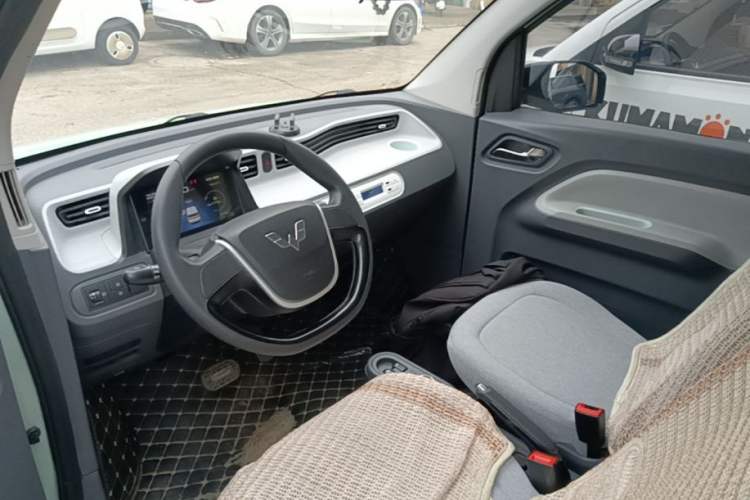 Used Wuling Hongguang MINIEV 2022 Macaron Premium Model – Lithium Iron Phosphate Center Console
