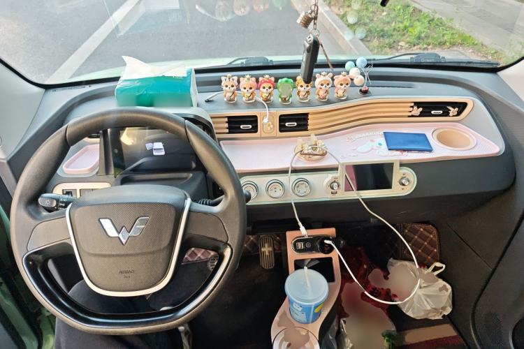 Used Wuling Hongguang MINIEV 2022 Macaron Fashion Model Lithium Iron Phosphate Center Console