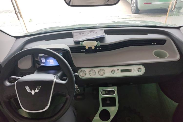 Used Wuling Hongguang MINIEV 2022 Macaron Premium Model – Lithium Iron Phosphate Center Console