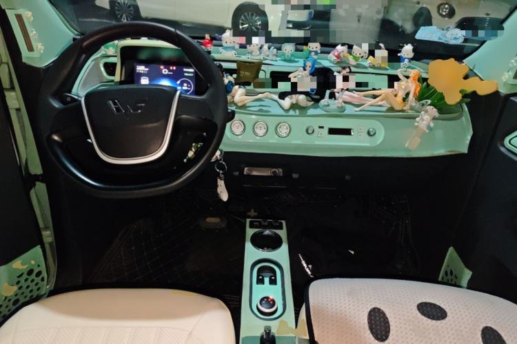 Used Wuling Hongguang MINIEV 2022 Macaron Fashion Model Lithium Iron Phosphate Center Console