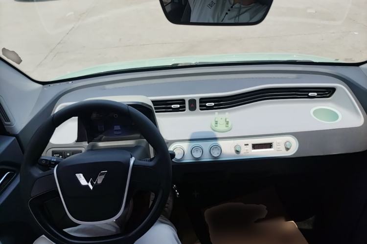 Used Wuling Hongguang MINIEV 2022 Macaron Premium Model – Lithium Iron Phosphate Center Console