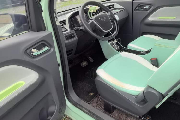 Used Wuling Hongguang MINIEV 2022 Macaron Premium Model – Lithium Iron Phosphate Driver Seat