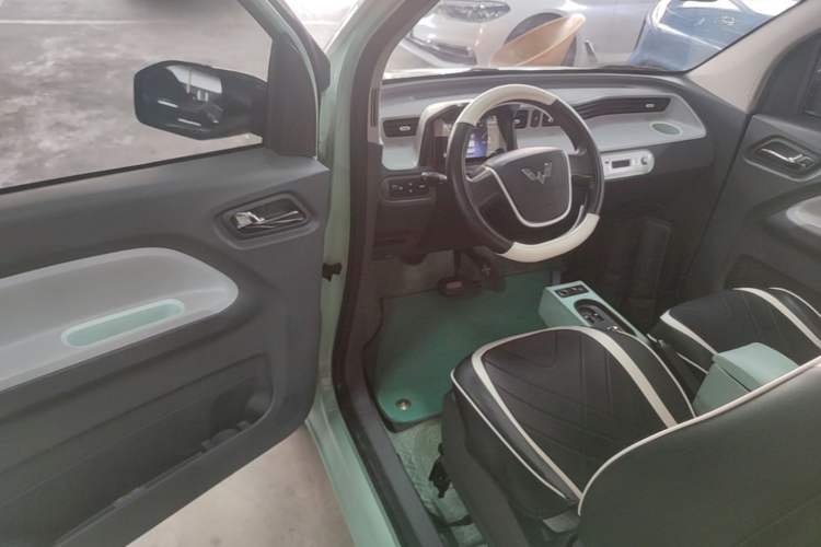 Used Wuling Hongguang MINIEV 2022 Macaron Fashion Model Lithium Iron Phosphate Driver Seat