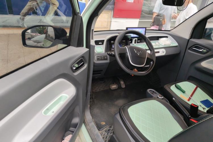 Used Wuling Hongguang MINIEV 2022 Macaron Premium Model – Lithium Iron Phosphate Driver Seat