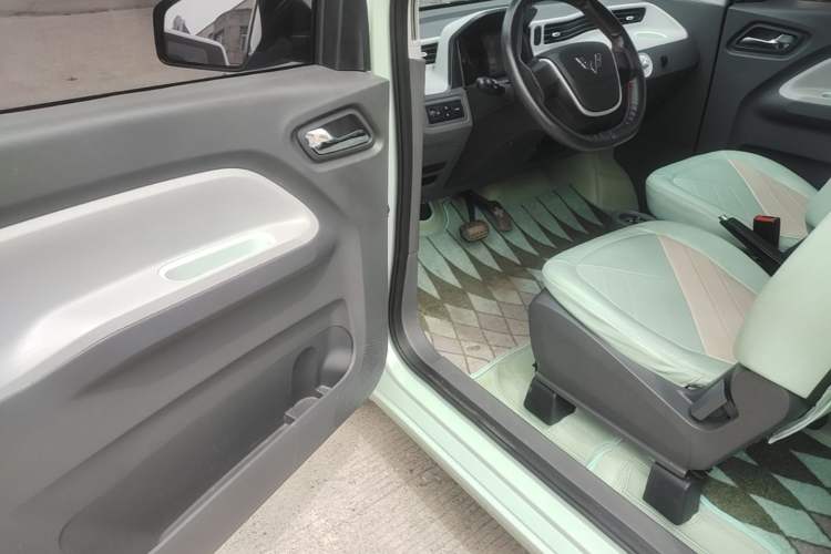 Used Wuling Hongguang MINIEV 2022 Macaron Premium Model – Lithium Iron Phosphate Driver Seat