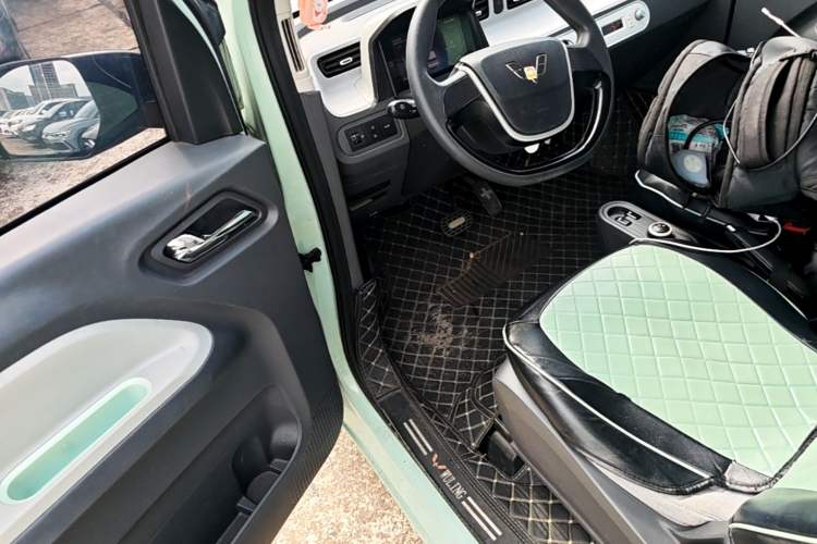 Used Wuling Hongguang MINIEV 2022 Macaron Premium Model – Lithium Iron Phosphate Driver Seat