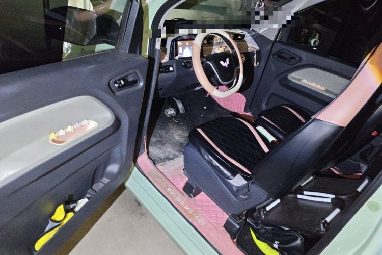 Used Wuling Hongguang MINIEV 2022 Macaron Fashion Model Lithium Iron Phosphate Driver Seat