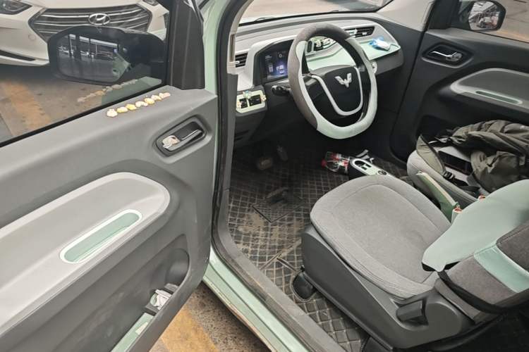 Used Wuling Hongguang MINIEV 2022 Macaron Premium Model – Lithium Ternary Battery Driver Seat