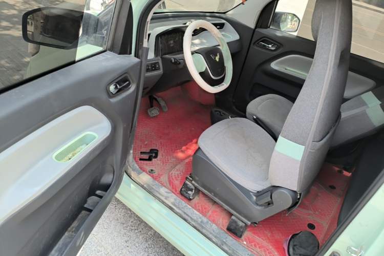 Used Wuling Hongguang MINIEV 2022 Macaron Premium Model – Lithium Iron Phosphate Driver Seat