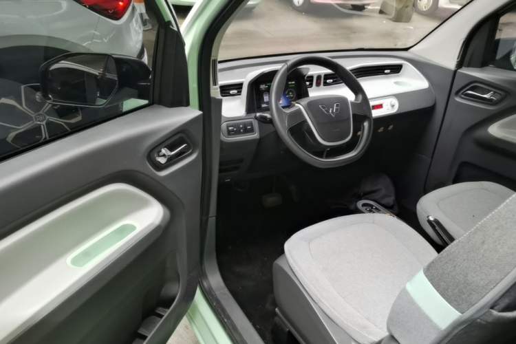 Used Wuling Hongguang MINIEV 2022 Macaron Fashion Model Lithium Iron Phosphate Driver Seat