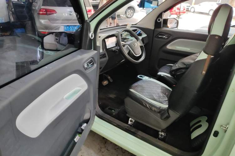 Used Wuling Hongguang MINIEV 2022 Macaron Premium Model – Lithium Iron Phosphate Driver Seat