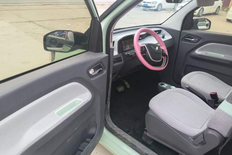 Used Wuling Hongguang MINIEV 2022 Macaron Premium Model – Lithium Iron Phosphate Driver Seat