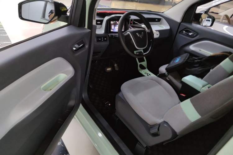 Used Wuling Hongguang MINIEV 2022 Macaron Premium Model – Lithium Iron Phosphate Driver Seat