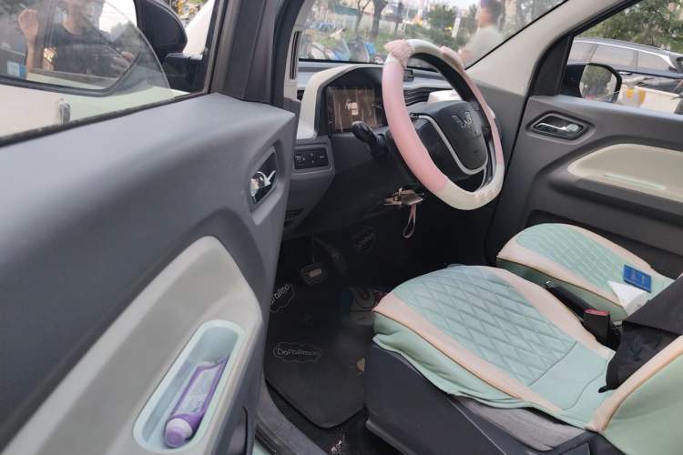 Used Wuling Hongguang MINIEV 2022 Macaron Premium Model – Lithium Iron Phosphate Driver Seat