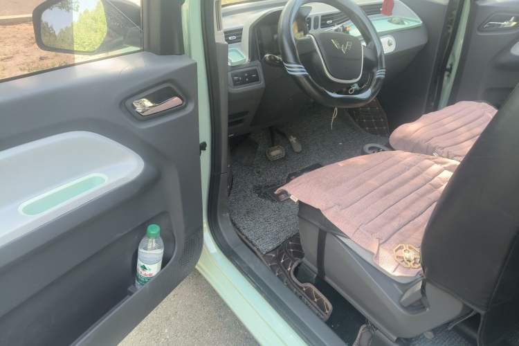 Used Wuling Hongguang MINIEV 2022 Macaron Premium Model – Lithium Iron Phosphate Driver Seat