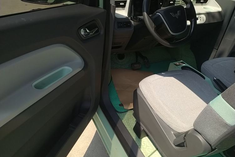 Used Wuling Hongguang MINIEV 2022 Macaron Premium Model – Lithium Iron Phosphate Driver Seat