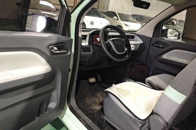 Used Wuling Hongguang MINIEV 2022 Macaron Premium Model – Lithium Iron Phosphate Driver Seat