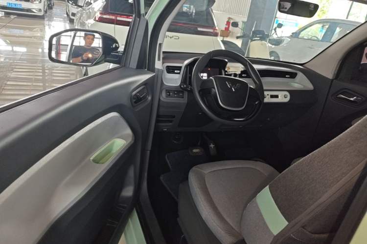 Used Wuling Hongguang MINIEV 2022 Macaron Premium Model – Lithium Iron Phosphate Driver Seat