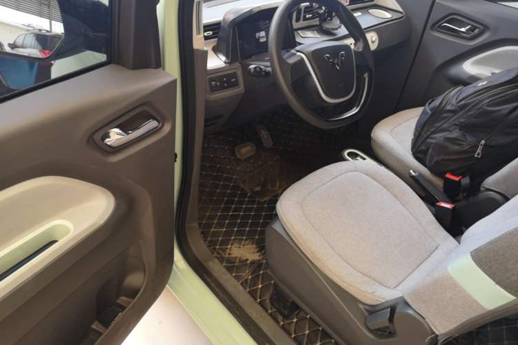 Used Wuling Hongguang MINIEV 2022 Macaron Premium Model – Lithium Ternary Battery Driver Seat