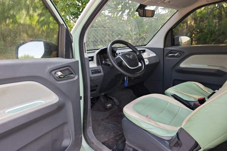 Used Wuling Hongguang MINIEV 2022 Macaron Fashion Model Lithium Iron Phosphate Driver Seat