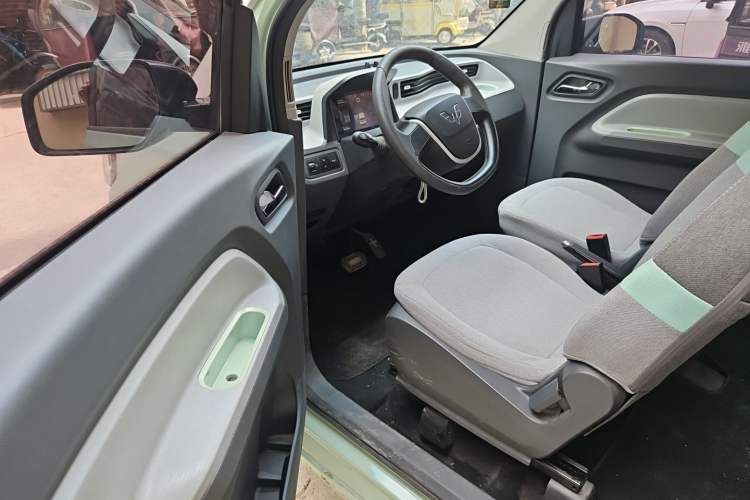 Used Wuling Hongguang MINIEV 2022 Macaron Premium Model – Lithium Iron Phosphate Driver Seat