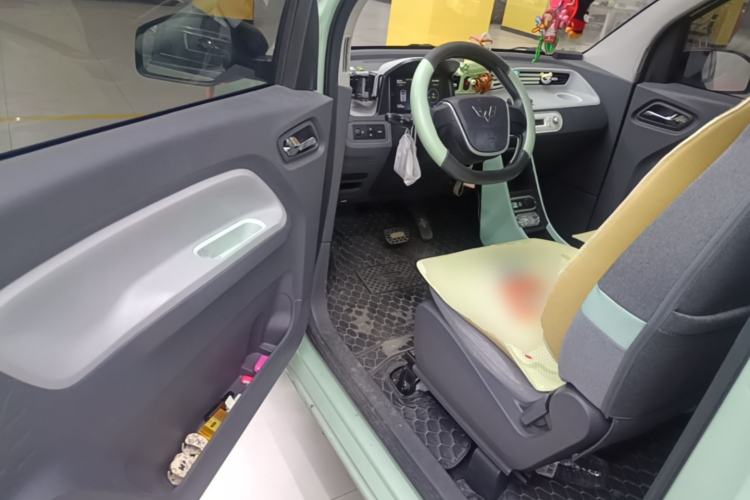 Used Wuling Hongguang MINIEV 2022 Macaron Fashion Model Lithium Iron Phosphate Driver Seat