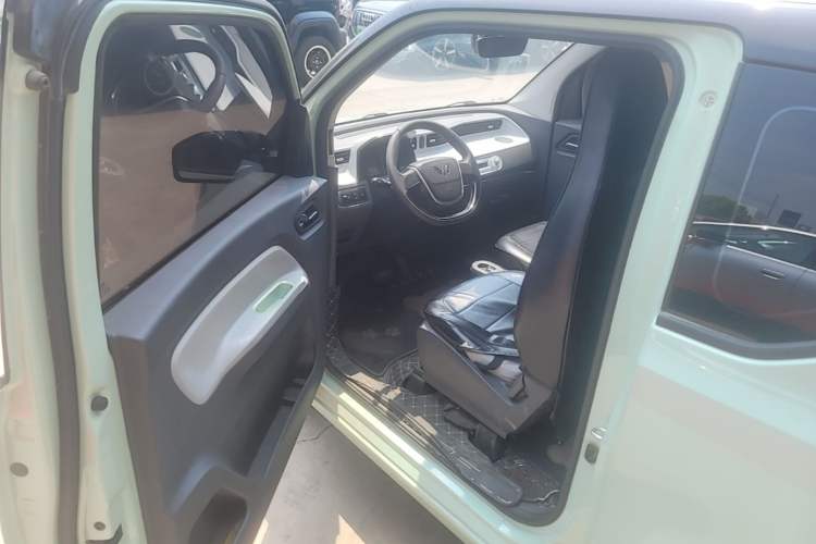 Used Wuling Hongguang MINIEV 2022 Macaron Premium Model – Lithium Iron Phosphate Driver Seat
