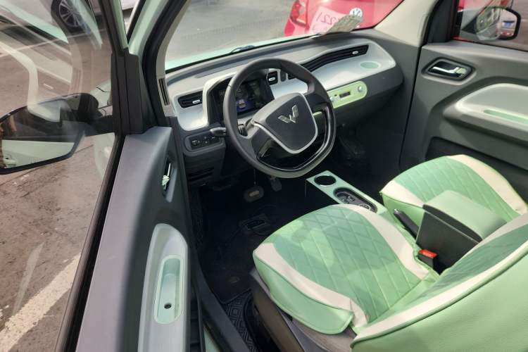 Used Wuling Hongguang MINIEV 2022 Macaron Premium Model – Lithium Ternary Battery Driver Seat