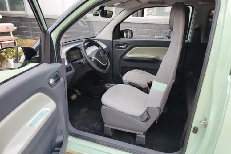 Used Wuling Hongguang MINIEV 2022 Macaron Premium Model – Lithium Iron Phosphate Driver Seat