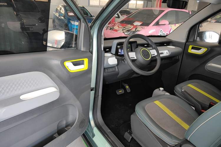 Used Wuling Hongguang MINIEV 2022 GAMEBOY 300km Enthusiast Model with Lithium Iron Phosphate Driver Seat
