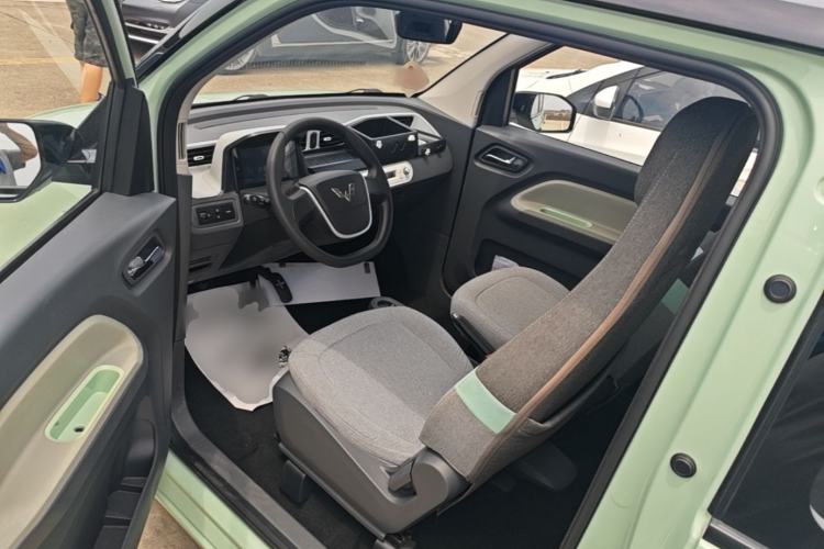 Used Wuling Hongguang MINIEV 2022 Macaron Fashion Model Lithium Iron Phosphate Driver Seat