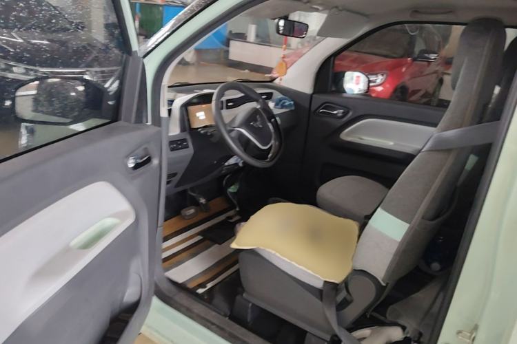 Used Wuling Hongguang MINIEV 2022 Macaron Premium Model – Lithium Iron Phosphate Driver Seat