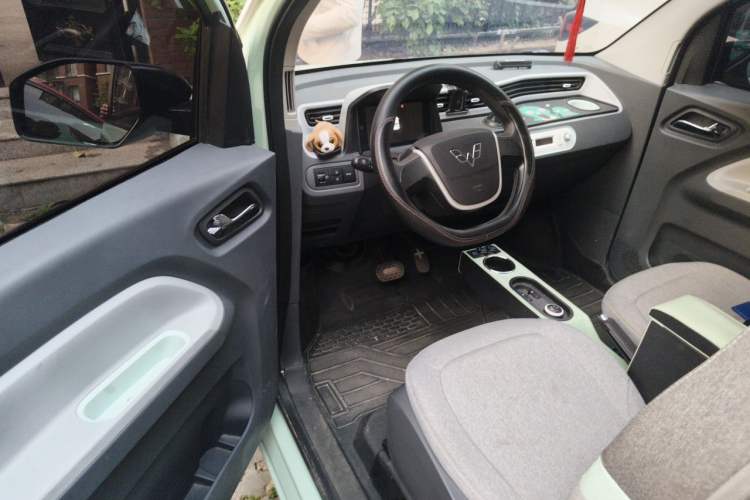 Used Wuling Hongguang MINIEV 2022 Macaron Premium Model – Lithium Iron Phosphate Driver Seat