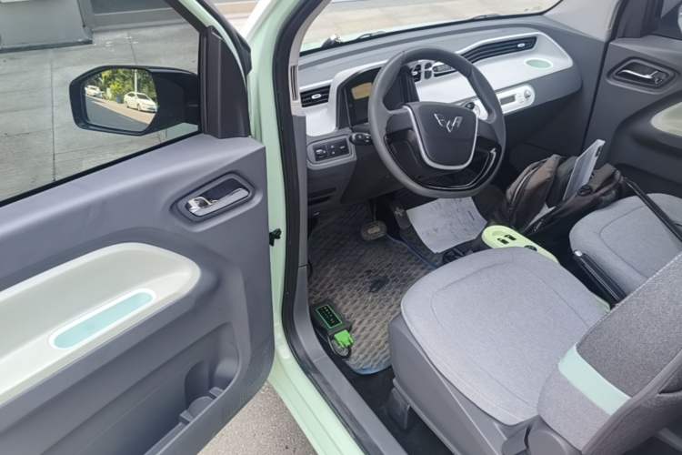 Used Wuling Hongguang MINIEV 2022 Macaron Premium Model – Lithium Iron Phosphate Driver Seat