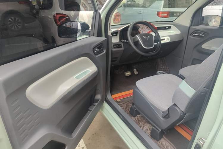 Used Wuling Hongguang MINIEV 2022 Macaron Premium Model – Lithium Iron Phosphate Driver Seat