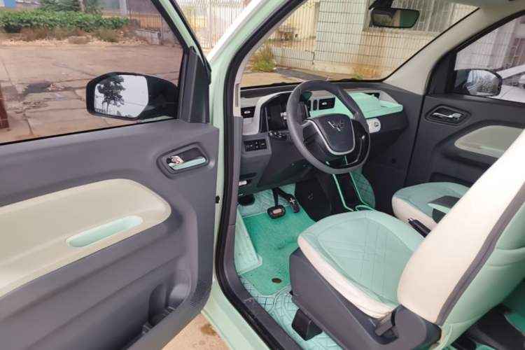 Used Wuling Hongguang MINIEV 2022 Macaron Fashion Model Lithium Iron Phosphate Driver Seat