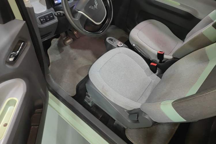 Used Wuling Hongguang MINIEV 2022 Macaron Premium Model – Lithium Ternary Battery Driver Seat
