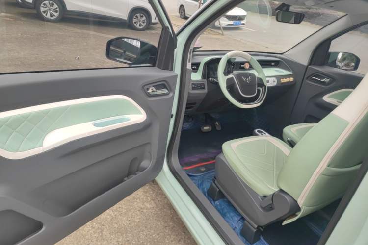 Used Wuling Hongguang MINIEV 2022 Macaron Premium Model – Lithium Iron Phosphate Driver Seat