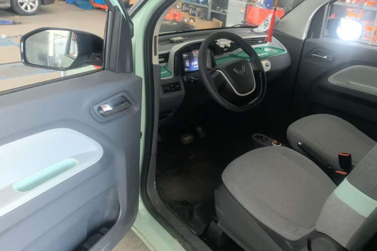 Used Wuling Hongguang MINIEV 2022 Macaron Premium Model – Lithium Iron Phosphate Driver Seat