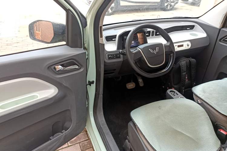 Used Wuling Hongguang MINIEV 2022 Macaron Premium Model – Lithium Iron Phosphate Driver Seat