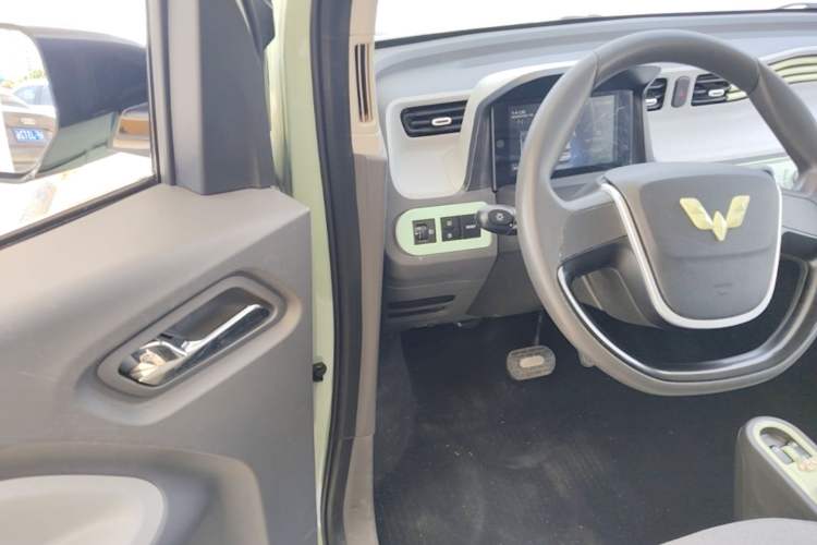 Used Wuling Hongguang MINIEV 2022 Macaron Premium Model – Lithium Iron Phosphate Driver Seat